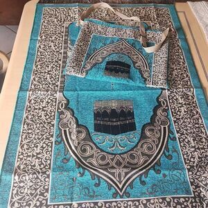 Prayer rug with carrying case
